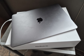 Parduodami nešiojamieji kompiuteriai MacBook