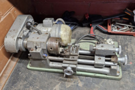 Metalo tekinimo staklytes