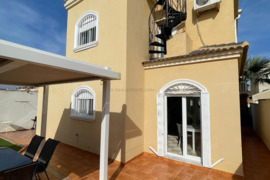 Namas su terasa, Alicante provincijoje, Torrevieja mieste, Playa de Los Locos rajone. 5 kambariai | 