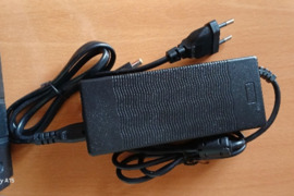 Naujas el. dviračio baterijos pakrovėjas