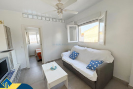 Studija su bendru baseinu, Alicante provincijoje, Torrevieja mieste, Playa de los Náufragos rajone. 