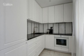 PARDUODAMAS MODERNIAI ĮRENGTAS, ŠVIESUS IR JAUKUS TRIJŲ KAMBARIŲ BUTAS!