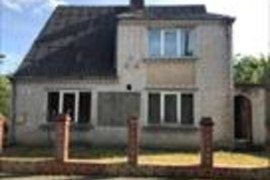 Parduodamas namas su ūkiniu pastatu senamiestyje , Mažeikiuose