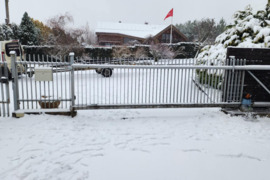 Parduodu naudotus :Vartai ,varteliai,stumdoma tvora su mėhanizmu.