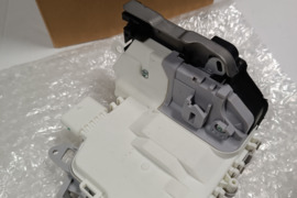 Priekinė durų spyna 8J1833016C Audi A5 A4 Q3 Q5 A7 A8