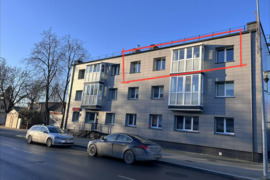 Parduodamas trijų kambarių butas Pakruojo centre!