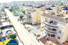 Renovuotas apartamentas su bendru baseinu, Alicante provincijoje, Orihuela Costa mieste. 3 kambariai