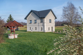 Vilniaus r. sav., Šarkiškių k., parduodama sodyba su pirtimi, nuosavu vandens telkiniu