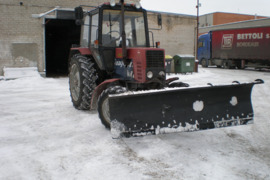 Mechanizuotas teritorijų valymas nuo sniego