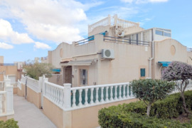 Kampinis kotedžas su stogo terasa