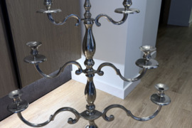 Didelę metalinę žvakidę (kandeliabrą)