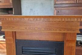 Senovinis židinys, bei jo apdaila.  Ar pati krosnelė veikia, negaliu pasakyti. Gal kažką sudomintų u