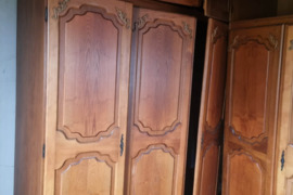 Senovinė spinta. Reikia pasitvarkyti. Gal kažką sudomintų už simbolinę kainą? Kaunas