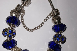 Moteriška apyrankė