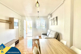 Renovuotas bungalas su terasa, Alicante provincijoje, Torrevieja mieste. 3 kambariai | 90 m² | 1.5 k