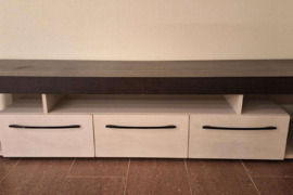 Parduodamas televizoriaus staliukas