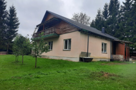 Namas Utenos r. sav., Sirutėnai, Dvaro g.