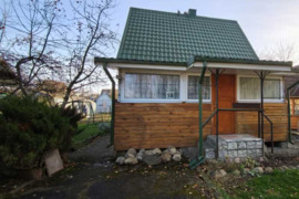 Parduodamas sodo sklypas su sodo nameliu, pirtimi ir ūkiniais pastatais.