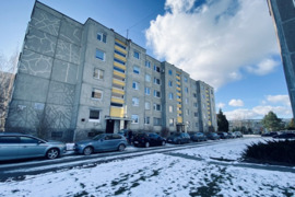 Mažeikiuose 5 aukšte M Daukšos g. 40 išnuomojamas 2k butas su balkonu