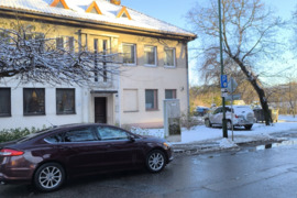 Parduodamos nebrangios prekybinės patalpos  centre