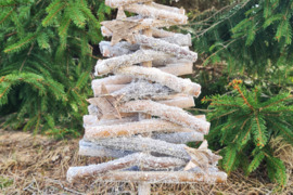 Eglutė iš beržo medienos su LED girlianda.