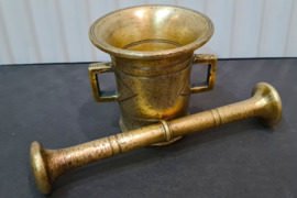 Grūstuvė bronzinė. Sena.