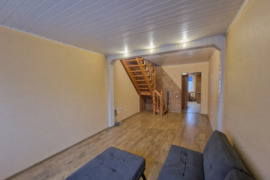 PARDUODAMAS EKONOMIŠKAS 3 KAMBARIŲ BUTAS JURBARKE