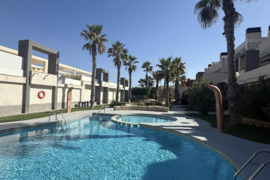 Renovuotas apartamentas su bendru baseinu, Alicante provincijoje, Torrevieja mieste, La Mata rajone.