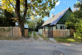 PARDUODAMAS  GYVENAMASIS NAMAS SU SKLYPU SUBAČIAUS G. 93, VILNIUJE