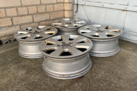 Audi , Lieti ratlankiai, R-16