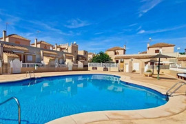 Dviejų aukštų kotedžas su erdviu kiemu