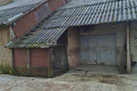 Ūkinis pastatas Romainiuose 170kv. Pirmas aukštas 106 kv. Buvo naudojamas kaip garažas. Mūrinis, ger