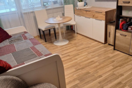 Parduoda vieno kambario buta Mazeikiuose renuovotame name antras aukštas renovacija ismoketa Sodu g