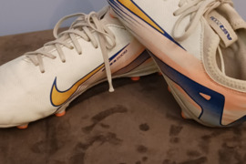 Futbolo bateliai 38dydžio