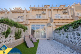 Renovuotas namas su bendru baseinu, Alicante provincijoje, Torrevieja mieste. 4 kambariai | 53 m² | 