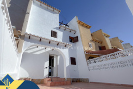 Namas su bendru baseinu, Alicante provincijoje, Torrevieja mieste, Los Balcones rajone. 4 kambariai 