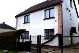 PARDUODAMAS TVARKINGAS IR ŠILTAS MŪRINIS NAMAS RAMIOJE ALYTAUS VIETOJE – ŠALIA VIDZGIRIO MIŠKO