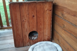 Šiltas katės namas