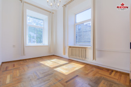 TVARKINGAS 4 KAMBARIŲ BUTAS SENAMIESTYJE!