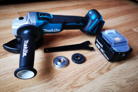 Kampinis slifuoklis Makita DGA404 18V 125mm 8500/min besepetelis