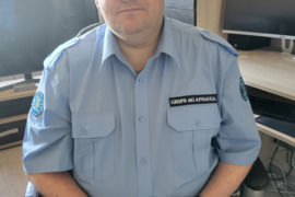 Vaikinas ieško merginos, su kuria galėtų kartu praleisti šventes.