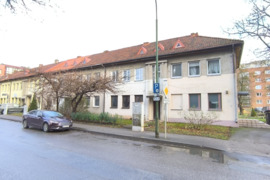 Parduodamos nebrangios prekybinės patalpos  centre