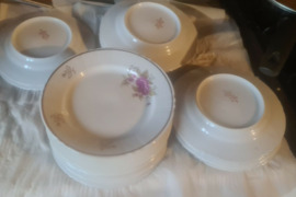 Sovietų laikų servizas ir kiti priedai iš įvairių kompltu