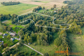 Akorus.lt - sklype yra miškas, ribojasi su upe