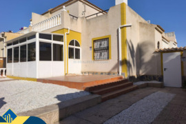 Bungalas su bendru baseinu, Alicante provincijoje, Orihuela Costa mieste. 4 kambariai | 77 m² | 1.5 