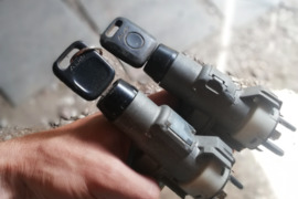 Audi 80 užvedimo spynelės, Audi 80 Sedanas Autodalys