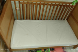 Parduodama ilgalaikė vaikiška lovytė.