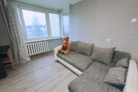 Aušros gatvėje, strategiškai patogioje vietoje šalia Utenos Kultūros centro parduodamas 1 kambario b