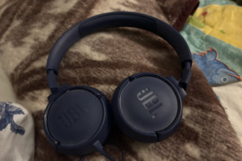 JBL ausinės su laisvų rankų įranga (su mikrofonu)