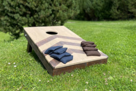 Linksmas ir paprastas cornhole lauko žaidimas